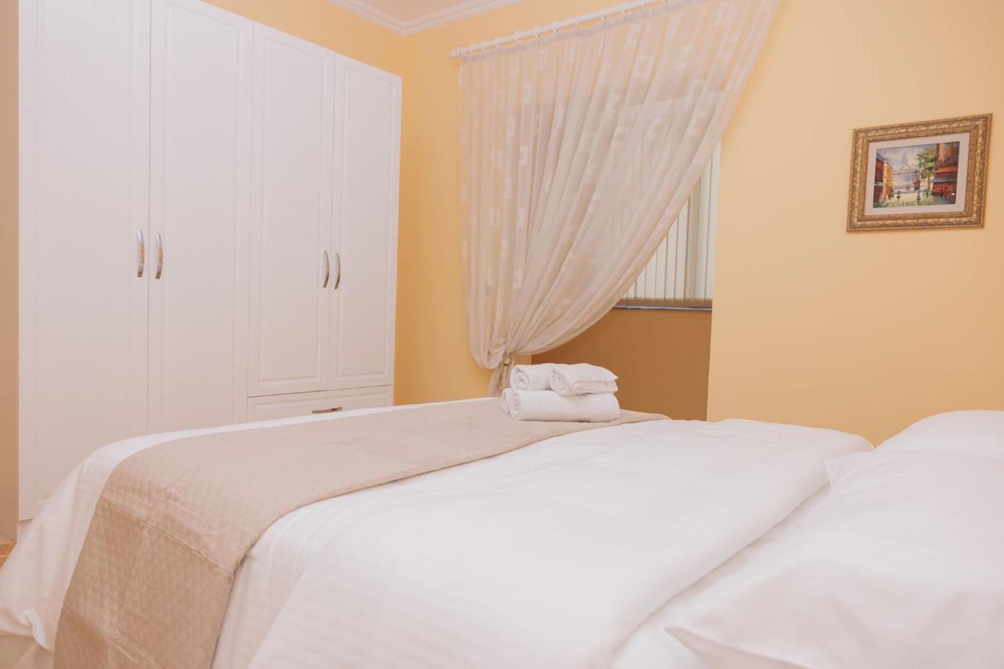 Heart Of Tirana Villa Экстерьер фото
